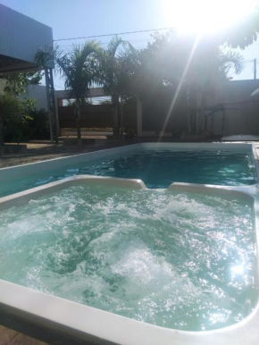 Privacidade com Hidro, piscina e casa, ambas privativas, de 2ar, 2 banheiros, garagem, churrasqueira e pátio amplo exclusivos